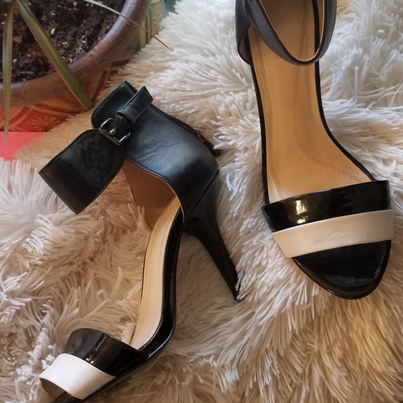 Tahari Laura Leather Colorblock Open Toe Sandals - Picture 2 of 6